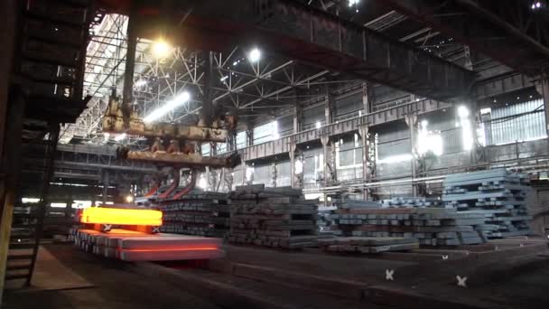 Kraanwerk Verwarmingsputten Metallurgische Fabriek Metallurgische Ingots Ingevoerde Pitkraan — Stockvideo