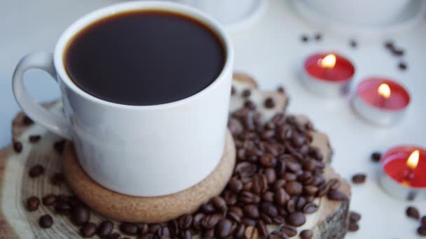 Pencere Kenarında Beyaz Bir Fincan Sıcak Kahve Boşluğu Kopyala — Stok video