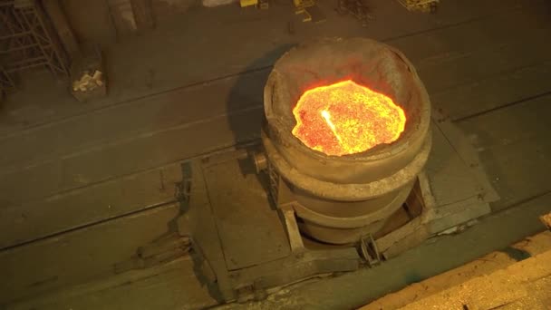 Żeliwo Wiadrach Nalewania Konwertera Produkcja Przetwornicy Zakładzie Metalurgicznym — Wideo stockowe