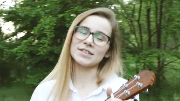 Young Beautiful Girl Playing Ukulele Caucasian Girl Playing Guitar Young — Stock Video