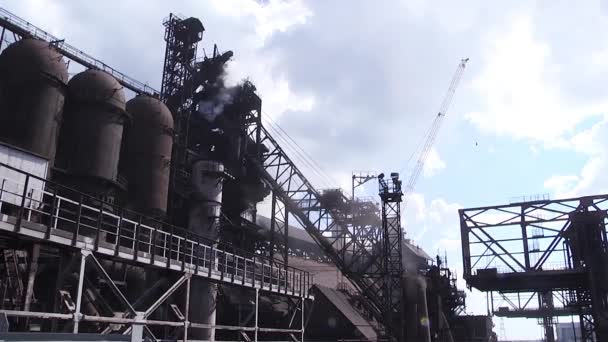 Old Factory Smoke Stack Billowing White Gray Plume Blue Sky — Stock Video