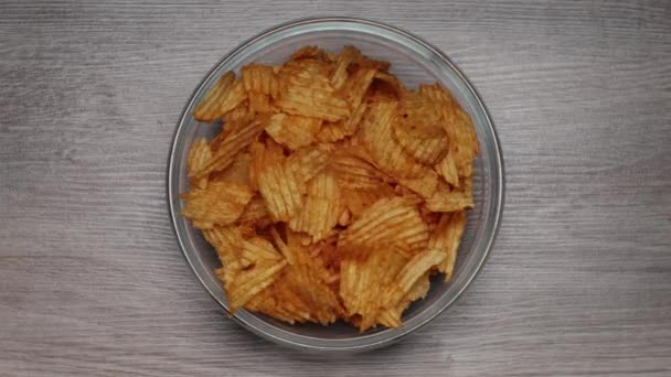 Aardappel Chips Eten Time Lapse Top View Video Laatste Crumble — Stockvideo