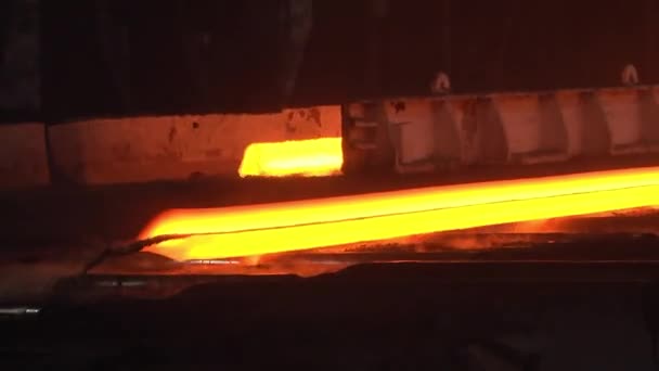 Frisch Gegossene Heiße Metallplatte Oder Schiene Förderband Eines Metallwalzwerks Heiße — Stockvideo