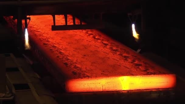 炼钢厂 钢板生产 热板运输生产线 重工业 金属轧制厂 输送线金属轧机 机器连续铸造坯 — 图库视频影像