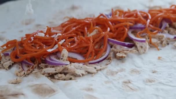 Cocinar Kebab Doner Cocina Las Manos Las Mujeres Rociadas Con — Vídeos de Stock