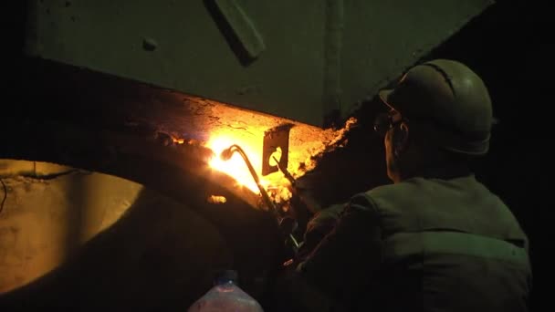 Arbetet Svetsare Metallurgiska Anläggning Svetsprocessen Produktionen — Stockvideo