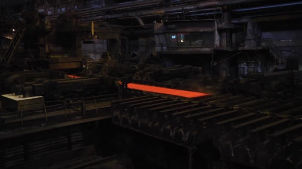 Stålverk Tillverkning Stålplåt Transport Heta Plåtar Produktionslinjen Tung Industri Metallvalsverk — Stockvideo