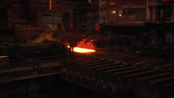Çelik Fabrikası Çelik Levha Üretimi Sıcak Levhaların Üretim Hattında Taşınması — Stok video