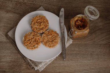 et pate ile sandviç (Riyet).