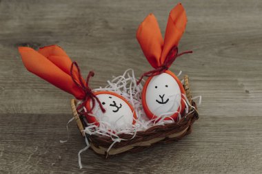 Paskalya yumurta şirin tavşanı. Komik dekorasyon. Mutlu Paskalya