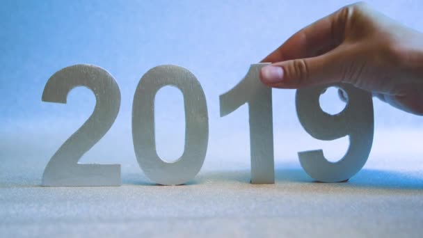 Hand Ändra Nummer 2019 Till 2020 Nytt Kommande Koncept 2020 — Stockvideo