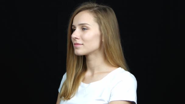 Zavřít Profilové Zobrazení Šťastné Mladé Kavkazské Blondýny Úsměvem Portrét Ženy — Stock video