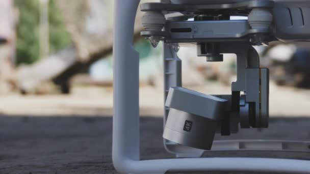 Başlatıldığında Drone Üzerinde Kamera Sabitleyici Sistemi — Stok video
