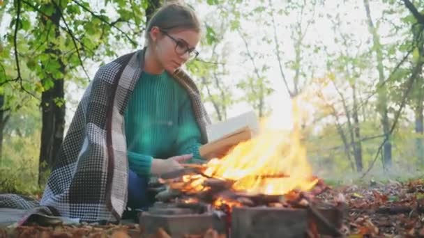Woman Drinking Tea Coffee Cup Fire Outdoors Girl Travel Forest — Stock Video