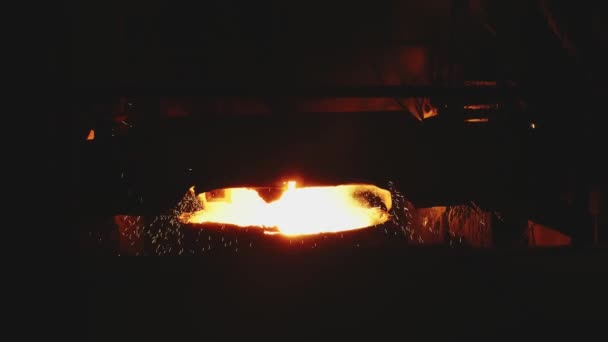 Gieten Van Gesmolten Metaal Metallurgie Gietgieterij Van Staal Hot Metal — Stockvideo