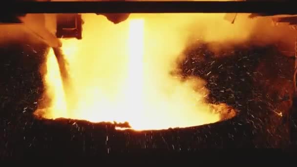 Tavený Kov Lití Metalurgie Slévárna Ocelových Odlitků Vysoká Pec Horký — Stock video