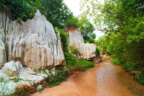 Muine, Vietnam - July 18, 2019 - Fairy Stream. River, red canyon — Stock Photo, Image