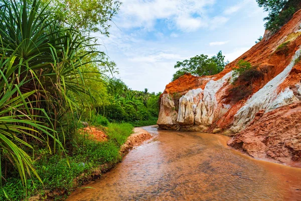 Muine, Vietnam - July 18, 2019 - Fairy Stream. River, red canyon — Stock Photo, Image