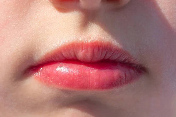 Labios natural adolescente primer plano —  Fotos de Stock