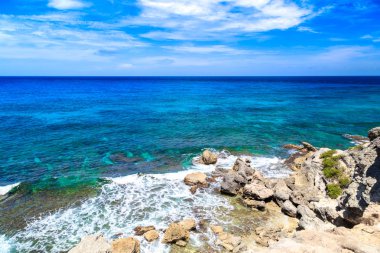 Karayip denizi. Mavi gökyüzü. Isla mujeres Meksika