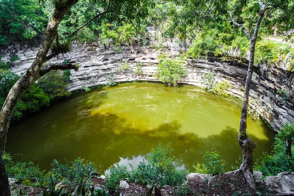 The well of death in Chichen Itza. Cenote Mexico — Stock Photo, Image