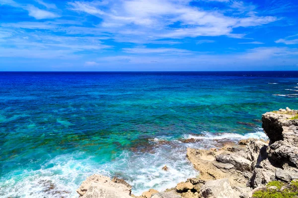 Karib-tengeren. Kék ég. Isla Mujeres Mexikó — Stock Fotó