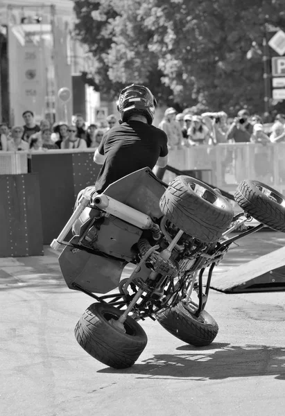 Piloto Atv Mostra Dublês Arriscados Motorista Tem Alto Nível Treinamento — Fotografia de Stock