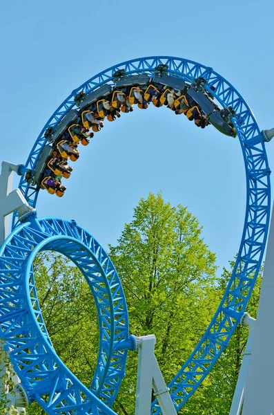 Saint-Petersburg.Russia. olabilir. 20.2018. Kresovsky Adası. Boşanma Adası Park.A popüler çekim Rus roller coaster olduğunu. Özel tasarım bir demiryolu sistemidir. Yolcu vagon yüksek hızda seyahat.