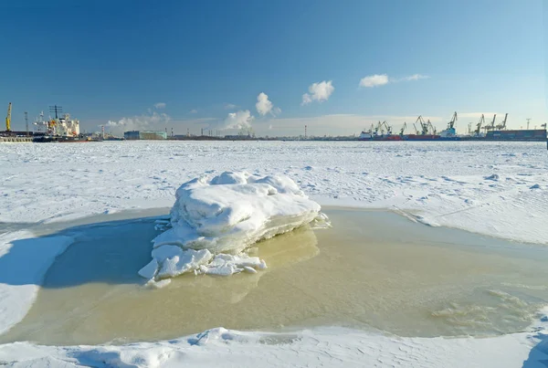 The natural landscape at the cargo port.The natural landscape at the cargo port.The Bay froze.Ships loaded with goods