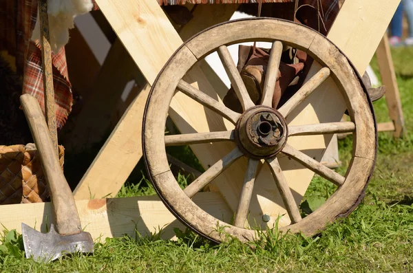 Trä Hjulet Vagnen Det Har Brutit Och Behov Reparation — Stockfoto