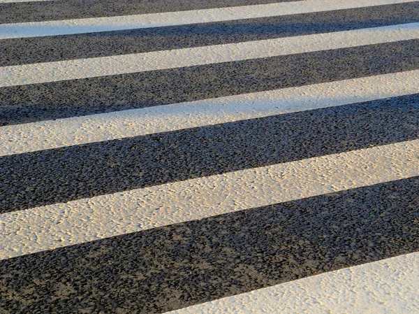 Marcando Paso Peatonal Forma Franja Blanca Paralela — Foto de Stock