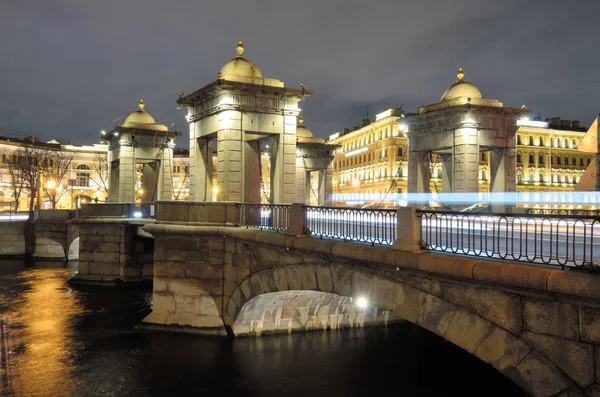 Ancien Pont Pierre Construit Autre Côté Rivière Dans Ville — Photo