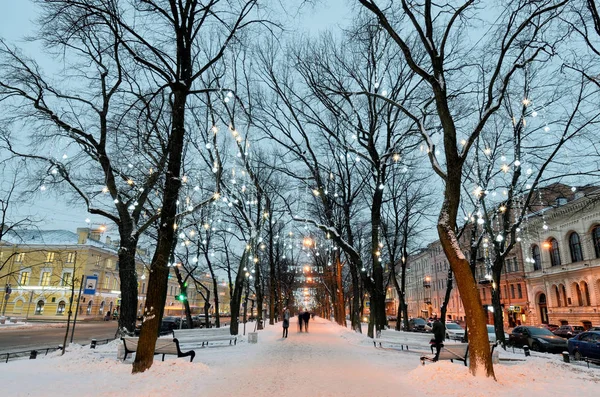 Iluminações Claras Nas Árvores Então Decore Cidade Antes Natal — Fotografia de Stock