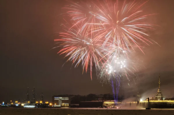 Krásné Slavnostní Ohňostroj Christmas Bright Ohňostroj Nad Petra Pavla — Stock fotografie