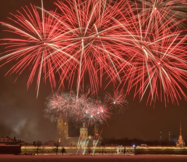 Peter Paul Kalenin Üzerinde Christmas Bright Fireworks Için Güzel Festival — Stok fotoğraf