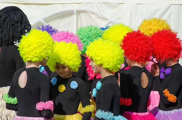 Saint Petersburg Russia September 2013 Children Colorful Wigs Dance Cheerful — Stock Photo, Image