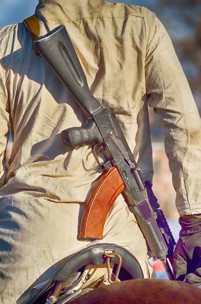 Soldato afgano con una pistola . — Foto Stock