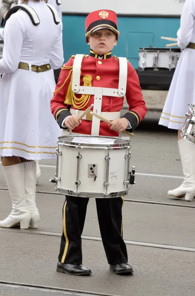 Marchar bateristas de diferentes grupos . — Fotografia de Stock