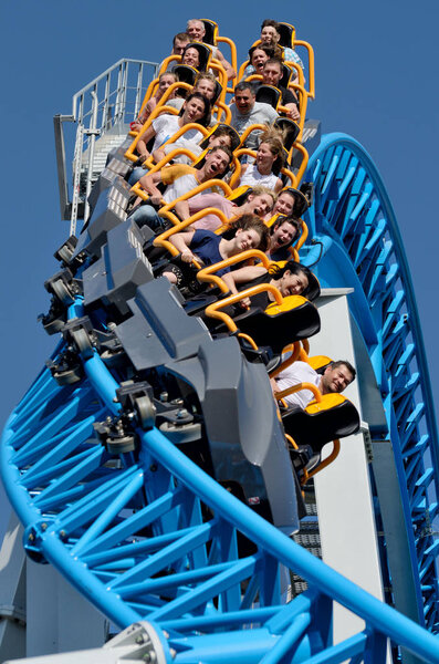 Популярный вид спорта - русские горки
.