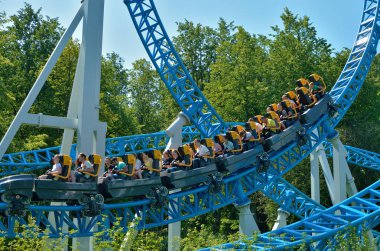 Popüler bir cazibe Rus roller coaster olduğunu.