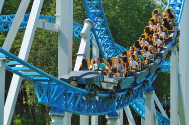 Popüler bir cazibe Rus roller coaster olduğunu.