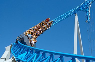 Popüler bir cazibe Rus roller coaster olduğunu.