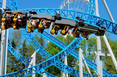 Popüler bir cazibe Rus roller coaster olduğunu.