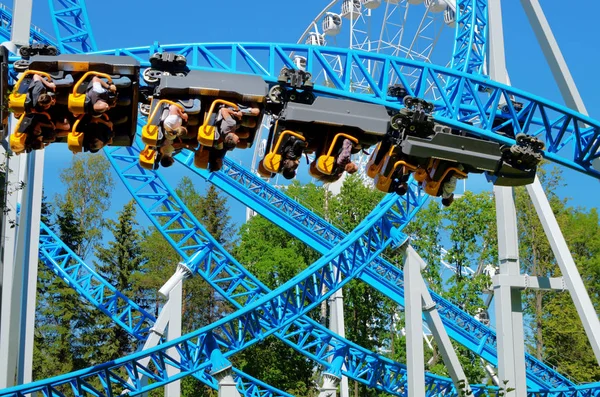 Popularną atrakcją jest rosyjski Roller Coaster. — Zdjęcie stockowe