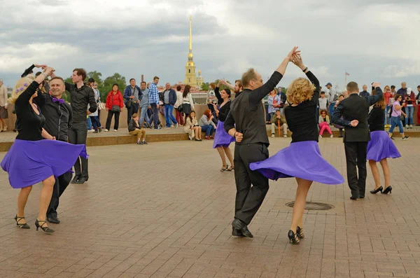 Танці на Ратушній площі на свіжому повітрі. — стокове фото