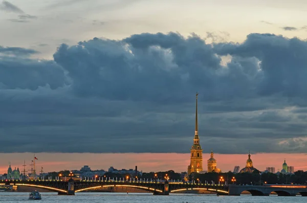 The shape of the fortress at dawn. — Stock Photo, Image