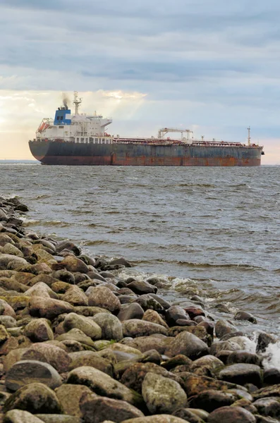 Velká Loď Odplouvá Moře Tohle Obchodní Nákladní Loď — Stock fotografie
