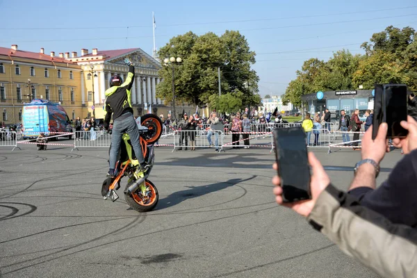 Αγία Πετρούπολη Ρωσία Σεπτεμβρίου 2020 Πραγματοποιείται Φεστιβάλ Ποδηλατών Ένας Ποδηλάτης — Φωτογραφία Αρχείου