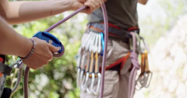 Climber man preparing for climbing up the rocky wall rift by checking rope. Climbing extreme active sport activity. Active people, outdoor activities.Hands and rope detail.Slow motion 4k video. — Stock Video