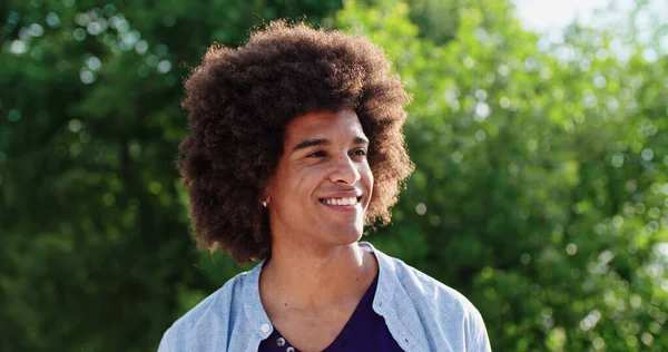 Man smiling happy portrait outdoor in sunny day in vineyard or green nature ecologic environment. Close shot.Friends italian trip — Stock Photo, Image